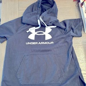 Like NEW Under Amour Athletic Cozy Top